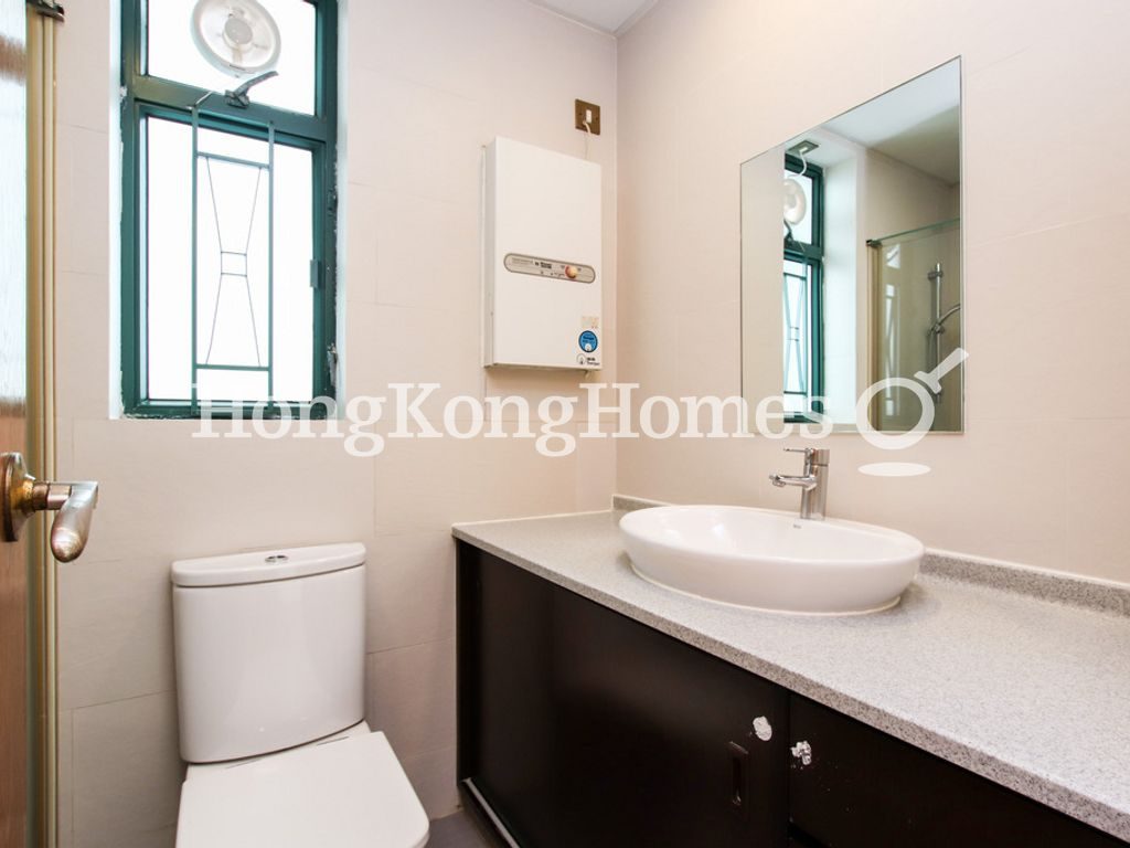 Master Bathroom — Scholastic Garden, Mid-levels West