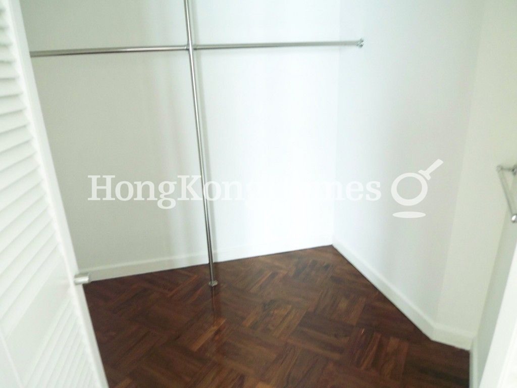 Walk-in Closet in Master Bedroom — Seymour Place, Mid-levels West