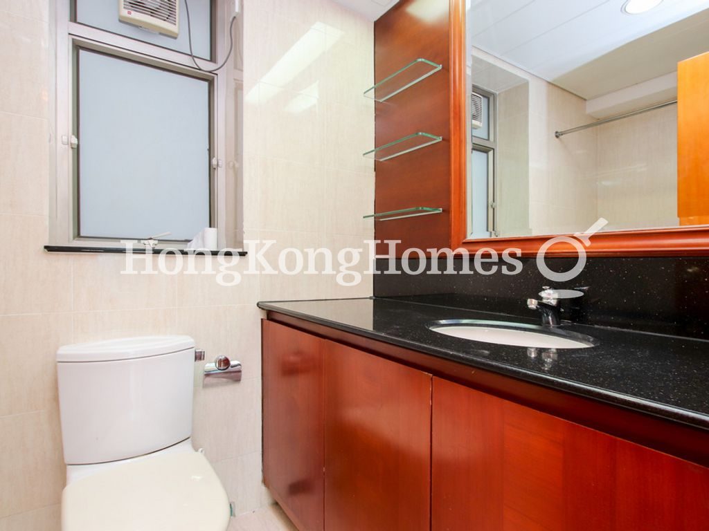 Guest Bathroom — 擎天半島 6座，尖沙咀