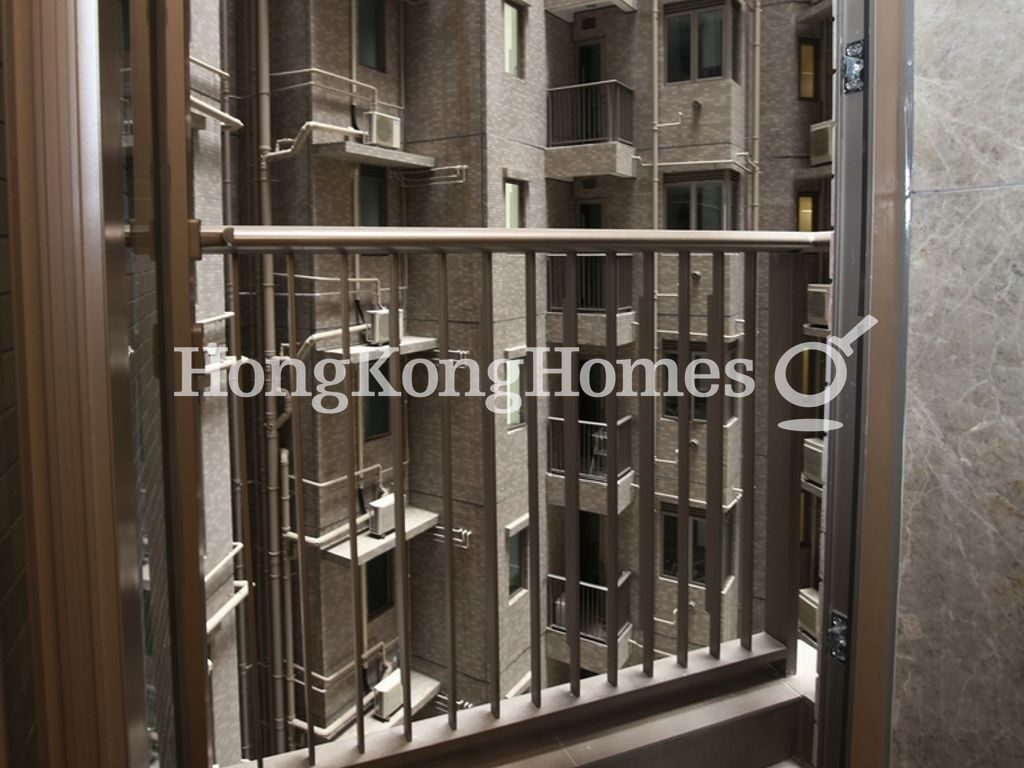Balcony off Kitchen — The Austin - Phase 1 - Tower 3A，尖沙咀
