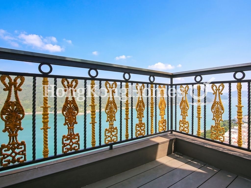 Balcony off Living and Dining Room — 紅山半島 - 第03座，大潭