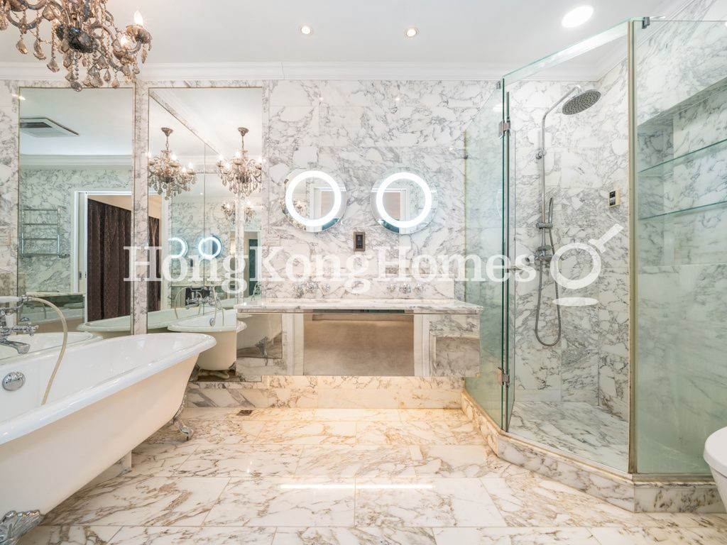 Master Bathroom — 山村台35 -41號，跑馬地