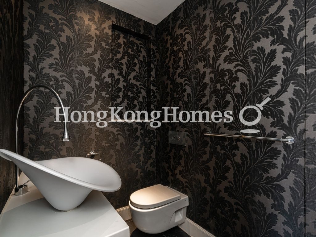 Second Ensuite Bathroom — 山村台35 -41號，跑馬地