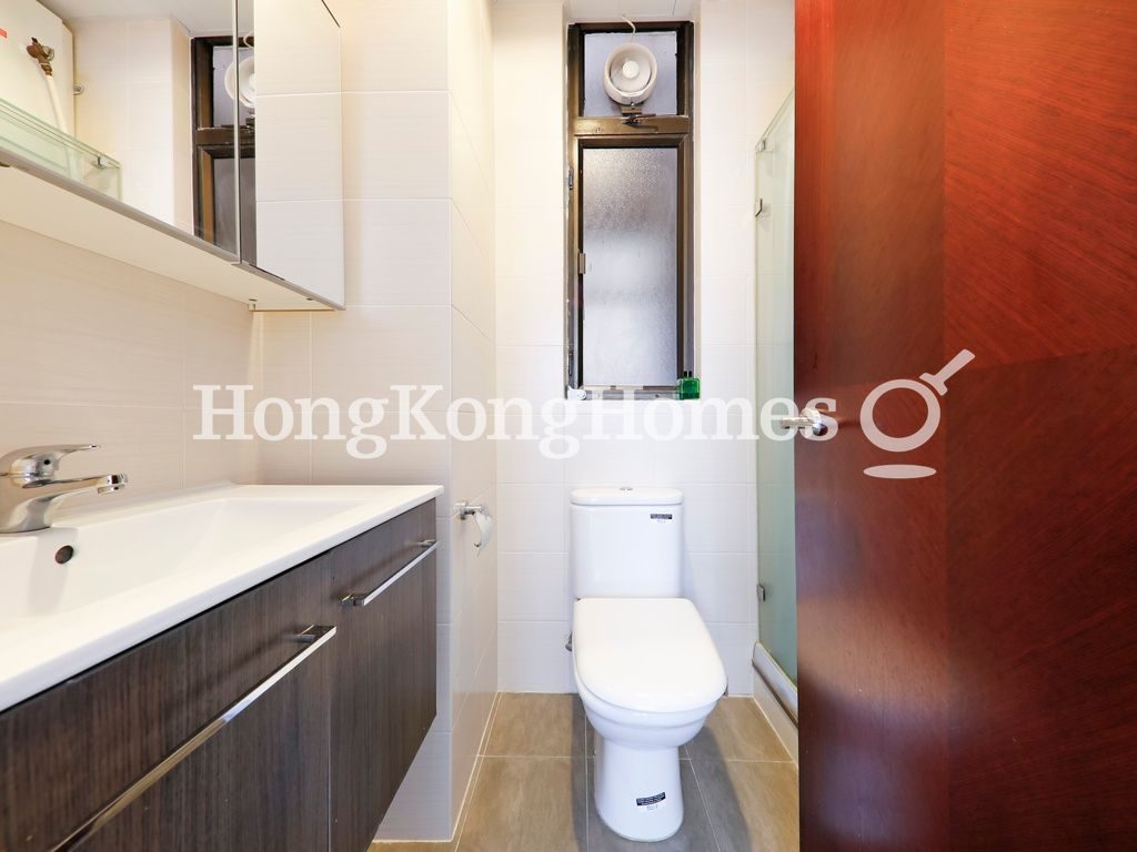 Third Ensuite Bathroom — 益群苑，大坑