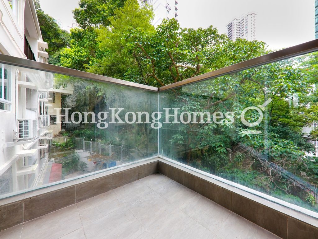 Balcony off Living and Dining Room — 益群苑，大坑