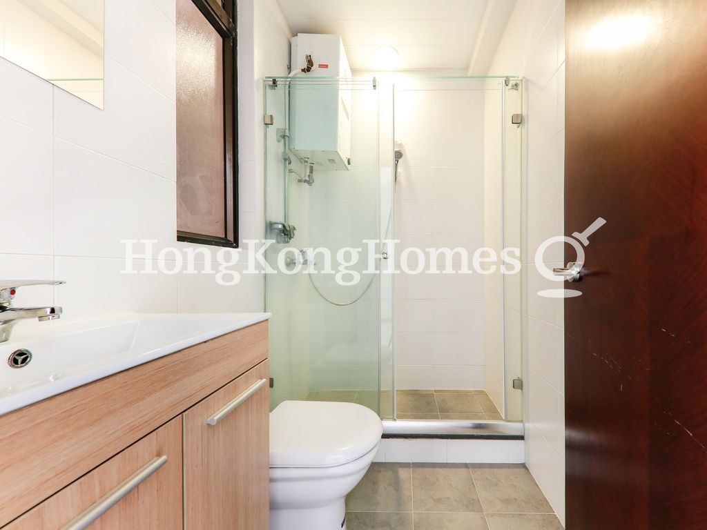 Second Ensuite Bathroom — 益群苑，大坑