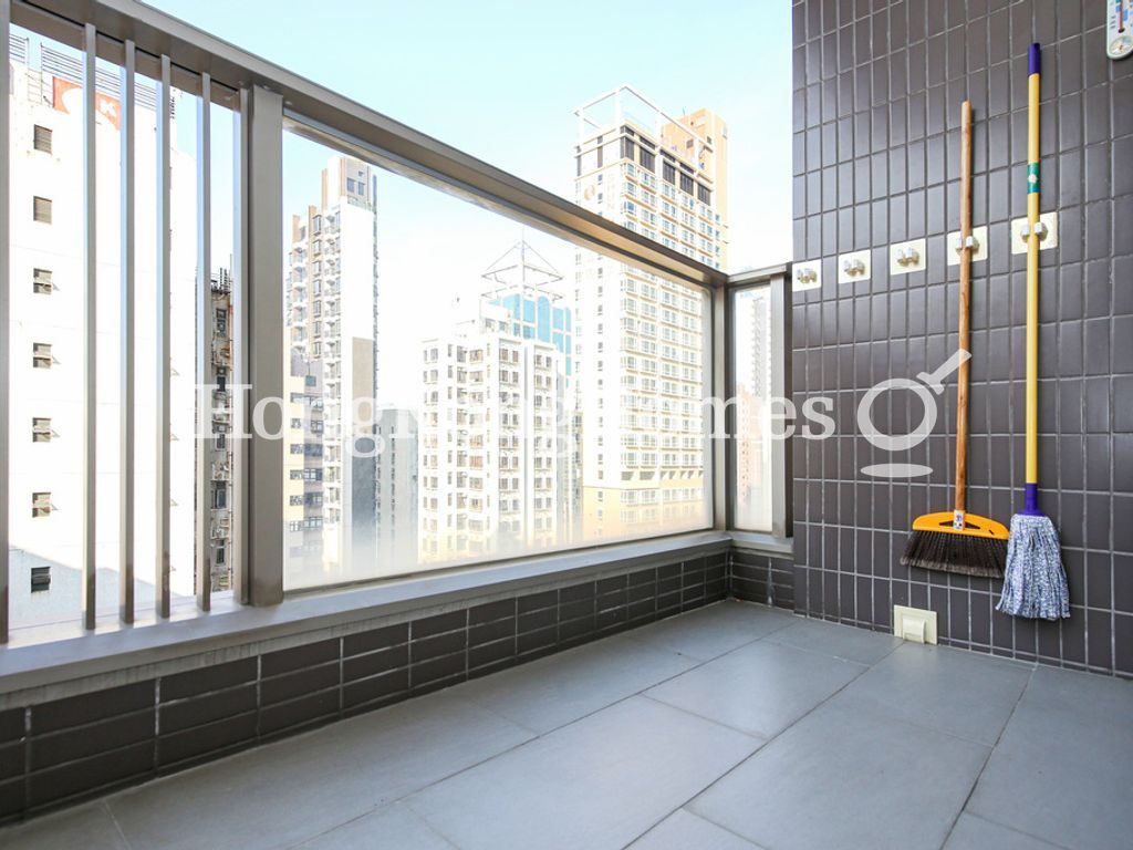 Balcony off Living and Dining Room — 縉城峰-第2座，西營盤