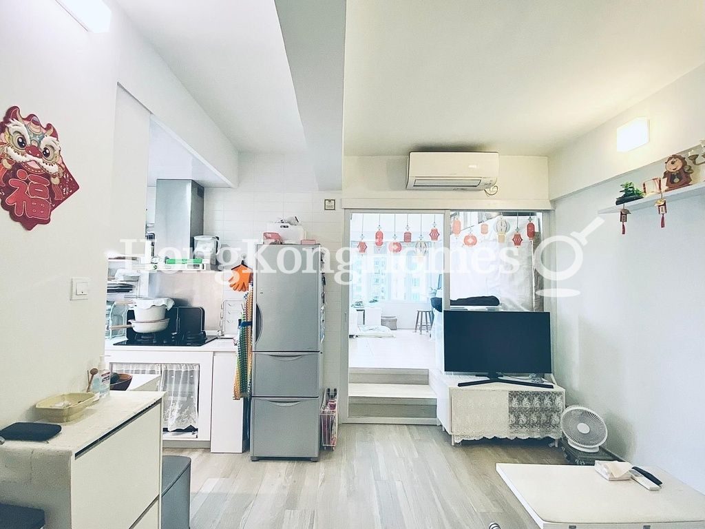 Living and Dining Area — 南雄大廈 - A座，西環堅尼地城