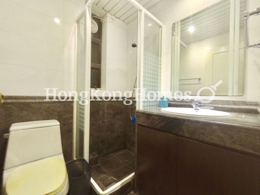 Second Ensuite Bathroom — Splendour Villa, Repulse Bay