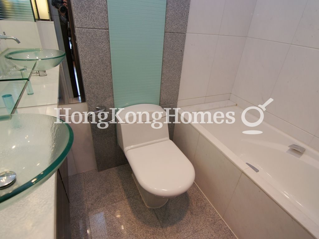 Master Bathroom — 君臨天下1座，尖沙咀