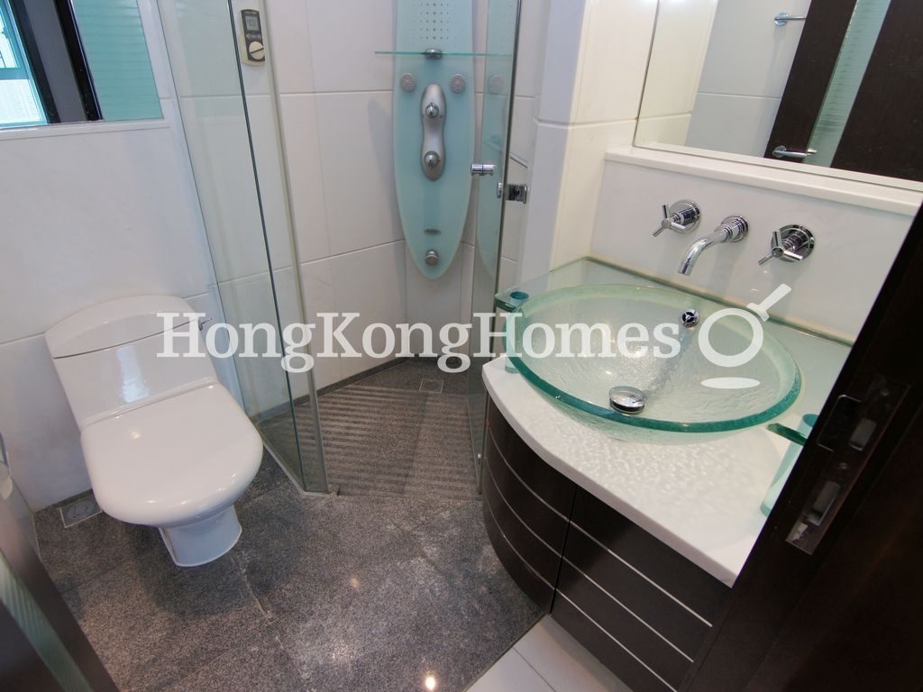 Guest Bathroom — 君臨天下1座，尖沙咀
