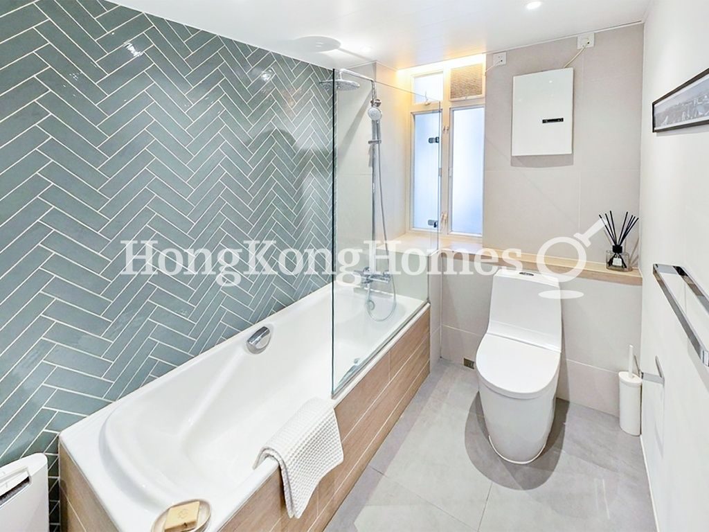 Master Bathroom — Wah Chi Mansion, Happy Valley