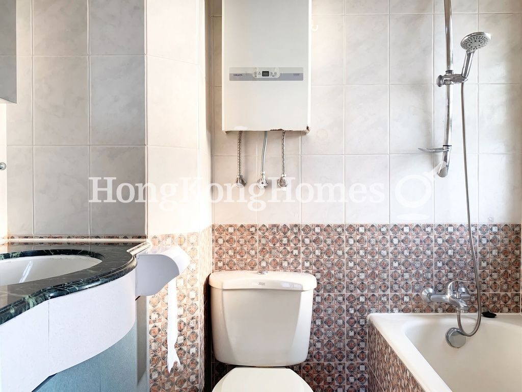 Master Bathroom — 嘉瑜園，薄扶林