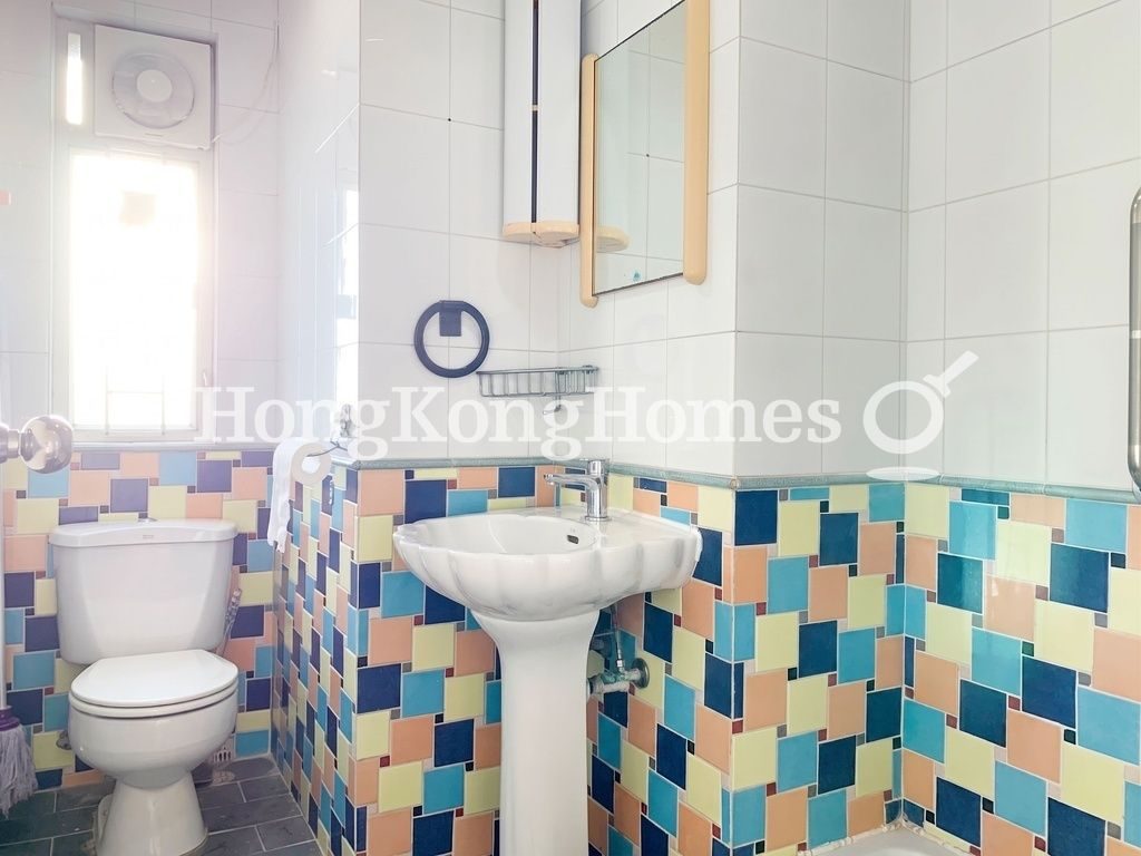 Guest Bathroom — 嘉瑜園，薄扶林
