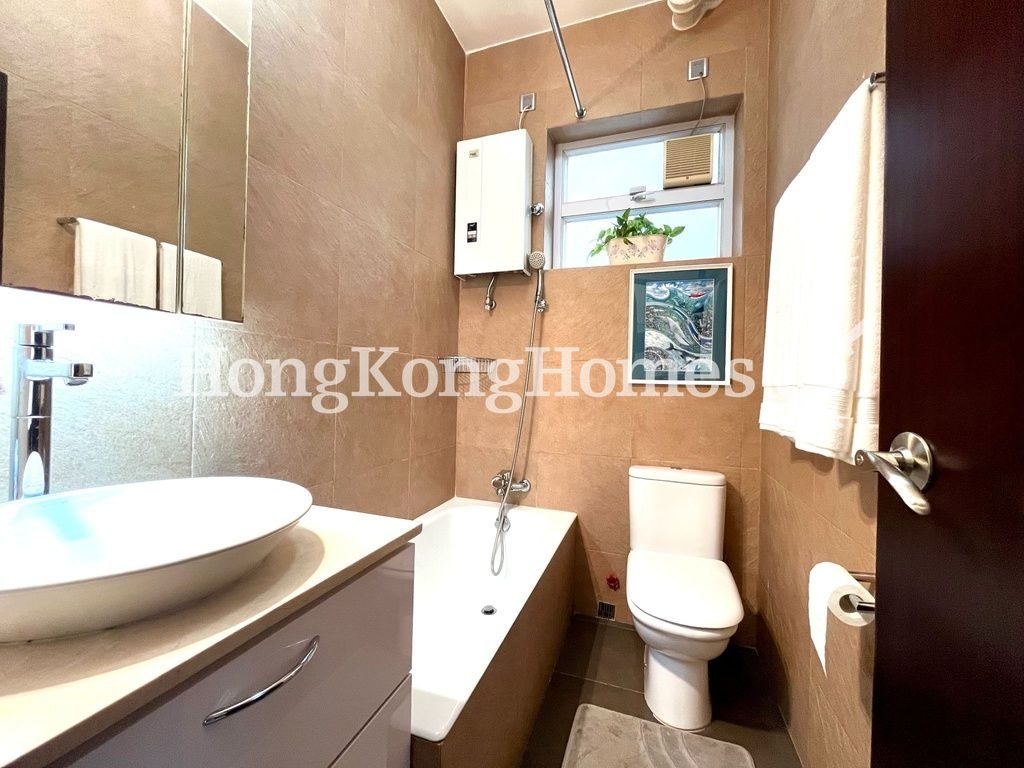 Guest Bathroom — Skyline Mansion - Block 01, Mid-levels West