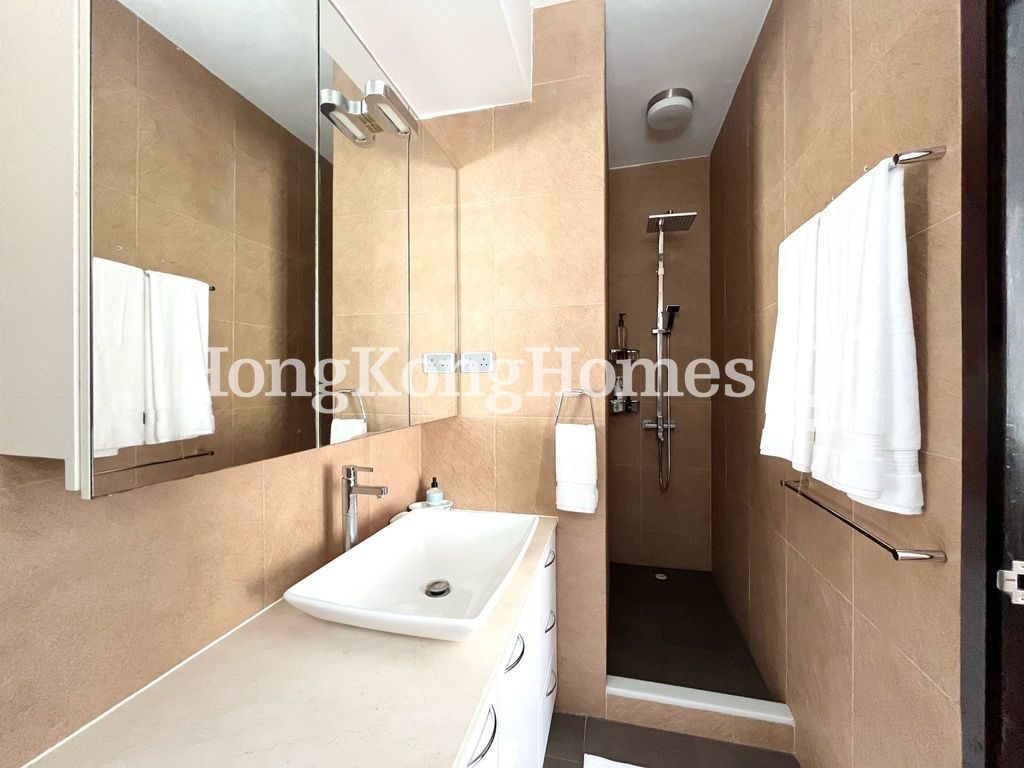 Master Bathroom — Skyline Mansion - Block 01, Mid-levels West