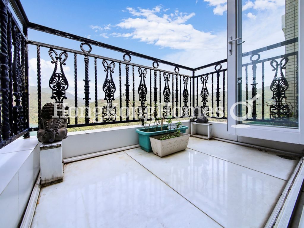 Balcony off Living and Dining Room — 紅山半島 - 第08座，大潭