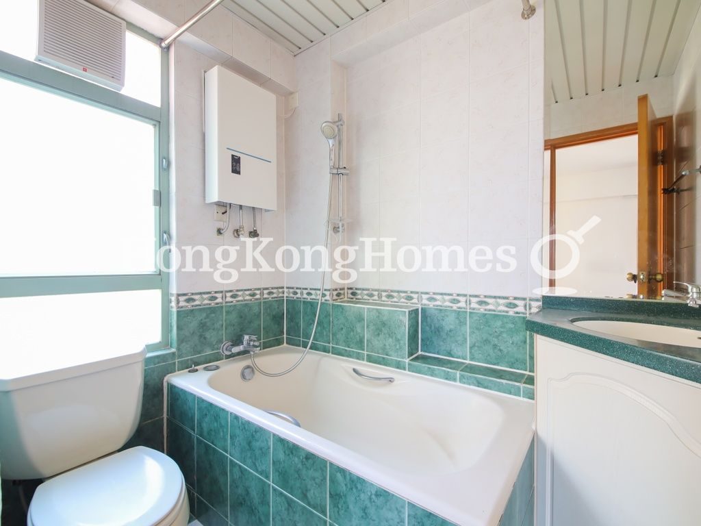 Master Bathroom — 華翠園 E-F座，西半山