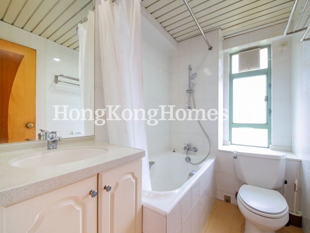 Guest Bathroom — 華翠園 E-F座，西半山