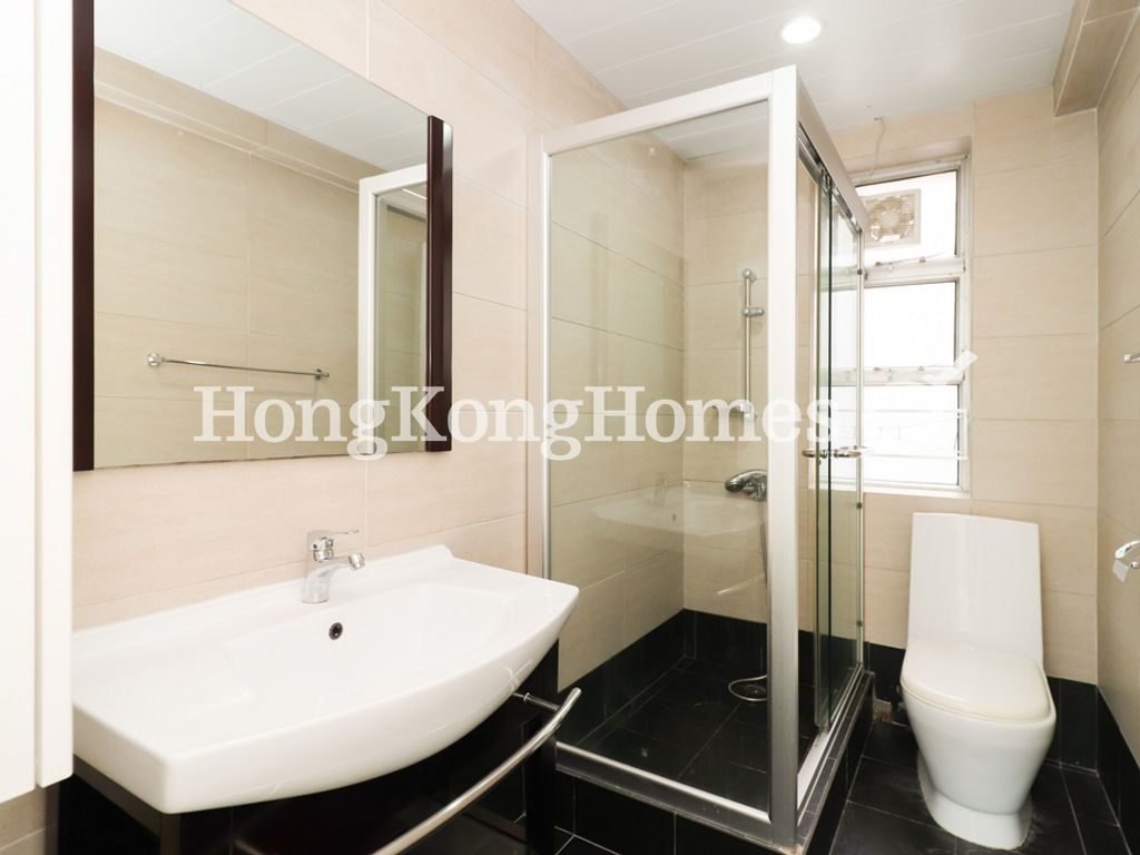 Master Bathroom — 雅詩大廈，跑馬地