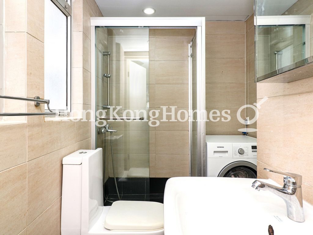 Guest Bathroom — 雅詩大廈，跑馬地