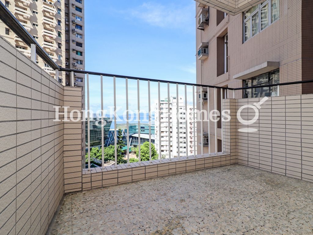 Balcony off Living and Dining Room — 碧瑤灣 - 第40座，薄扶林