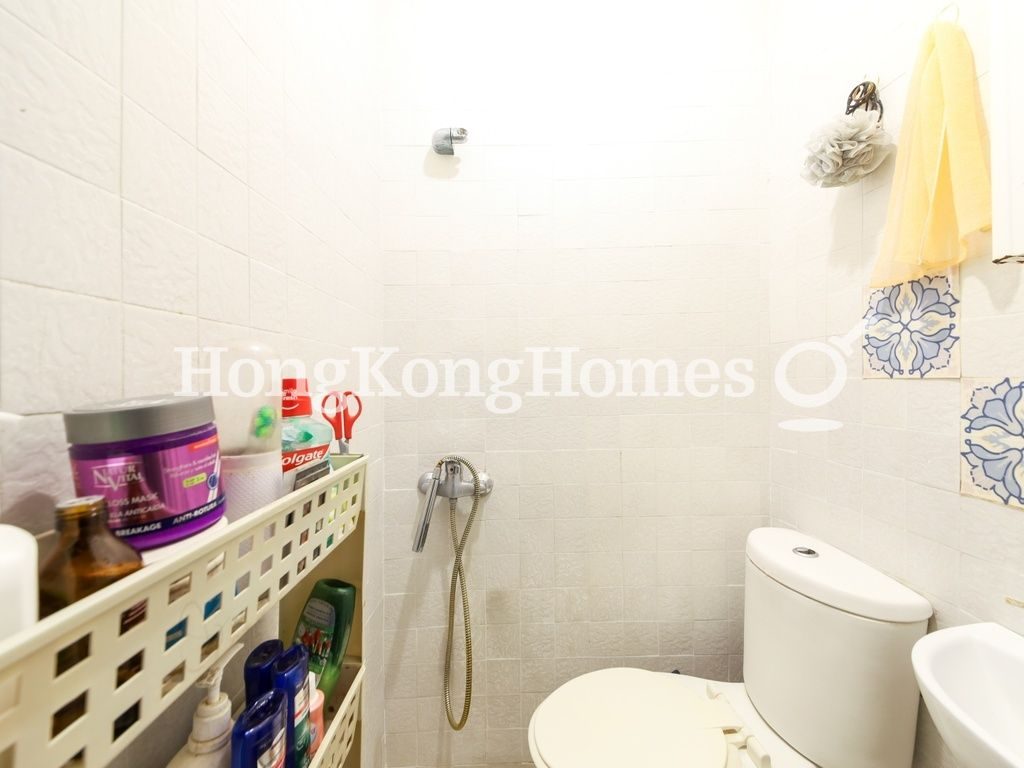 Maid's Washroom — 好景大廈，中半山