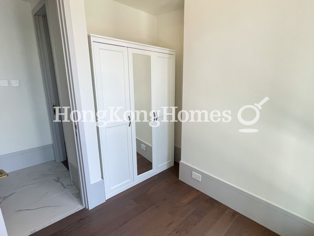 Wardrobe in Second bedroom — Eight Star Street，灣仔