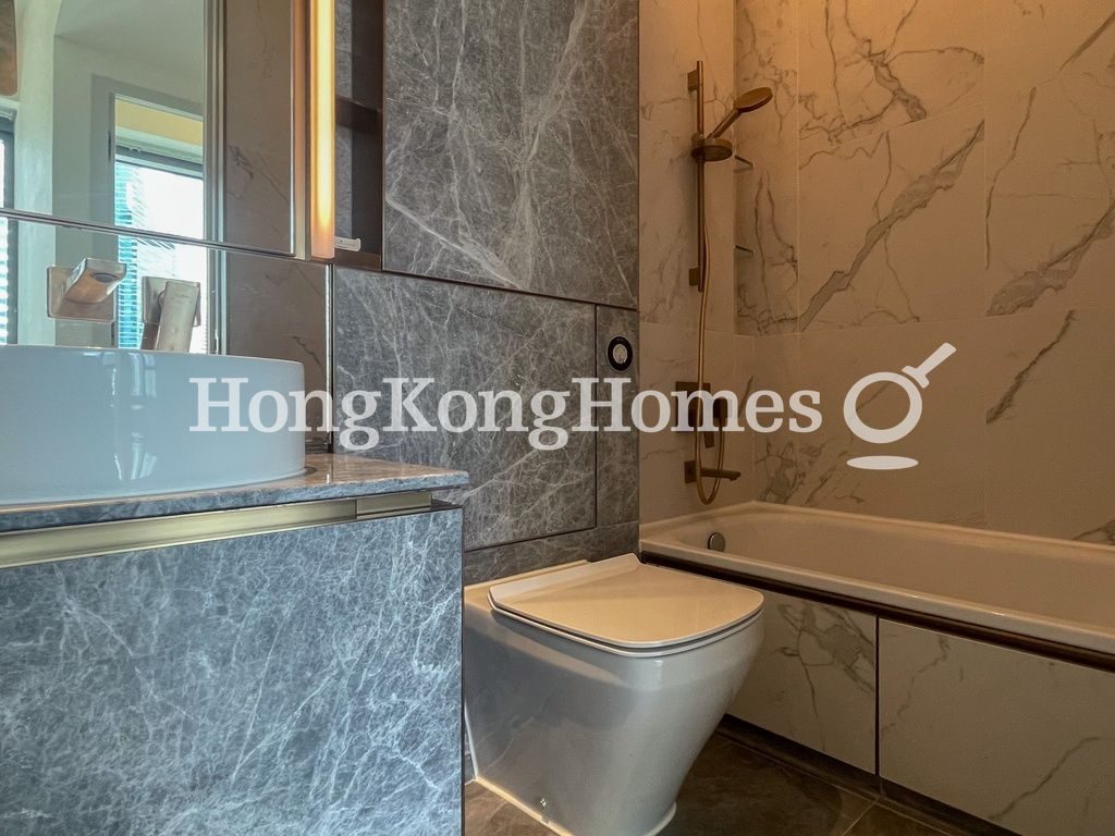 Guest Bathroom — Eight Star Street，灣仔