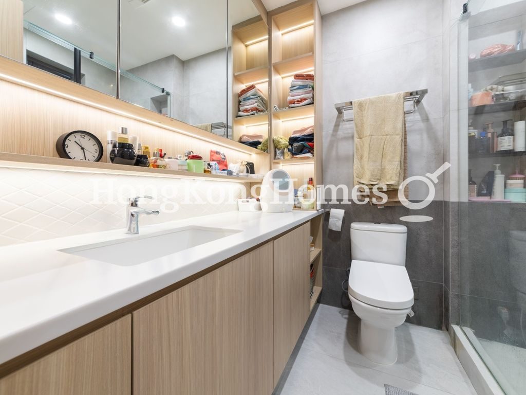 Master Bathroom — 康樂大廈，中半山