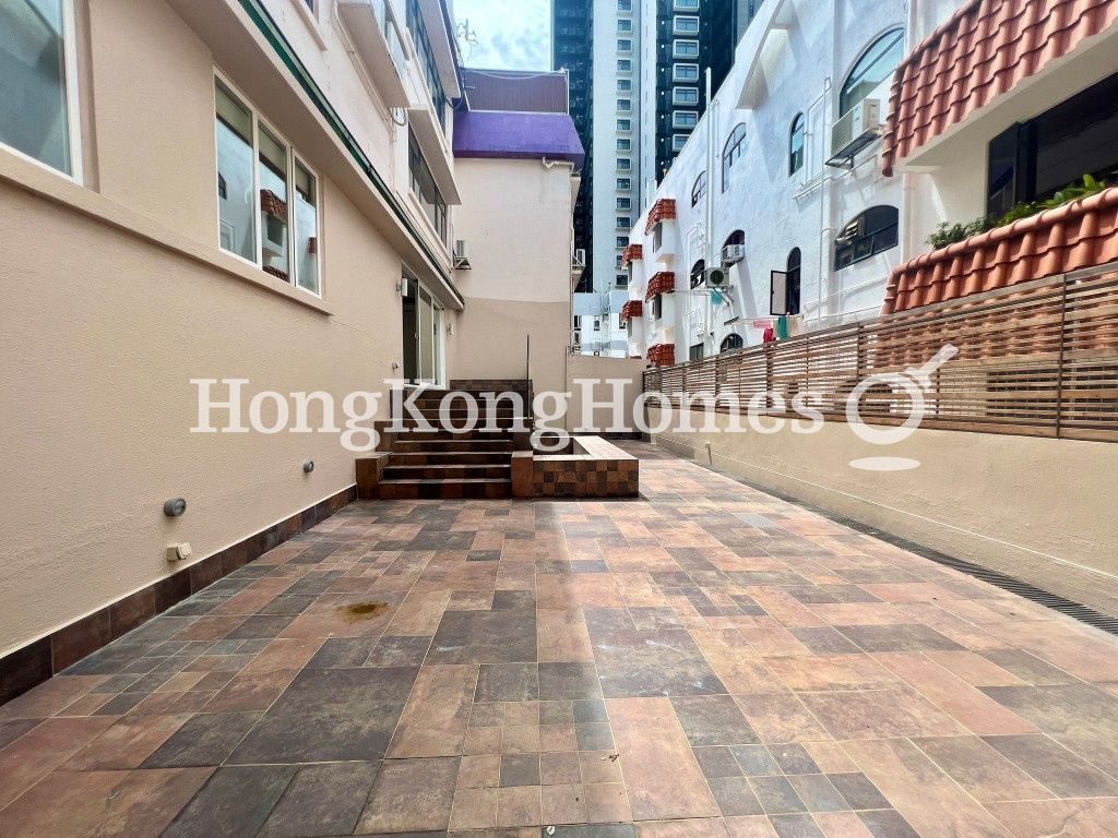 Private Terrace off Living & Dining Room — 安荔苑，薄扶林
