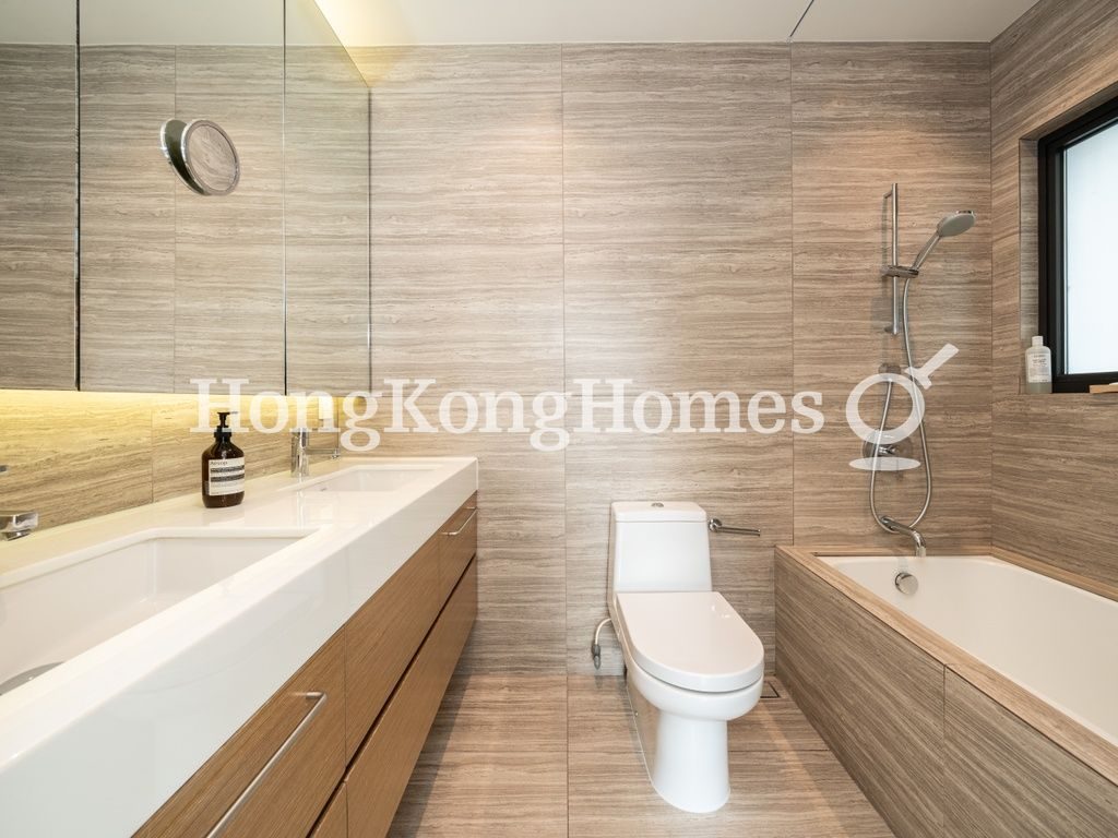 Master Bathroom — 梅苑，大坑
