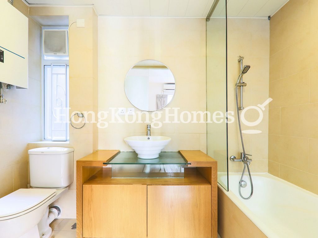 Master Bathroom — 滿輝大廈，東半山