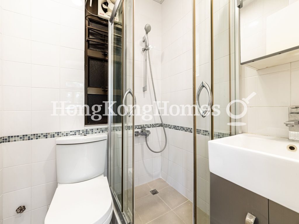 Master Bathroom — 百輝大廈，中半山