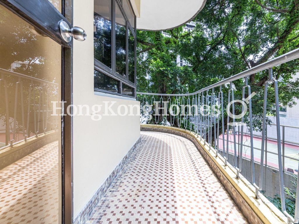 Balcony off Living and Dining Room — 百輝大廈，中半山
