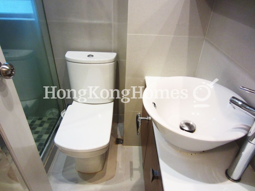 Guest Bathroom — Rich Court, Mid-levels West