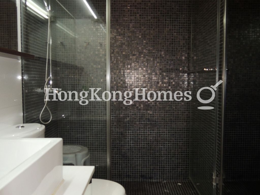 Bathroom — Fung Shing Building, Western / Kennedy Town
