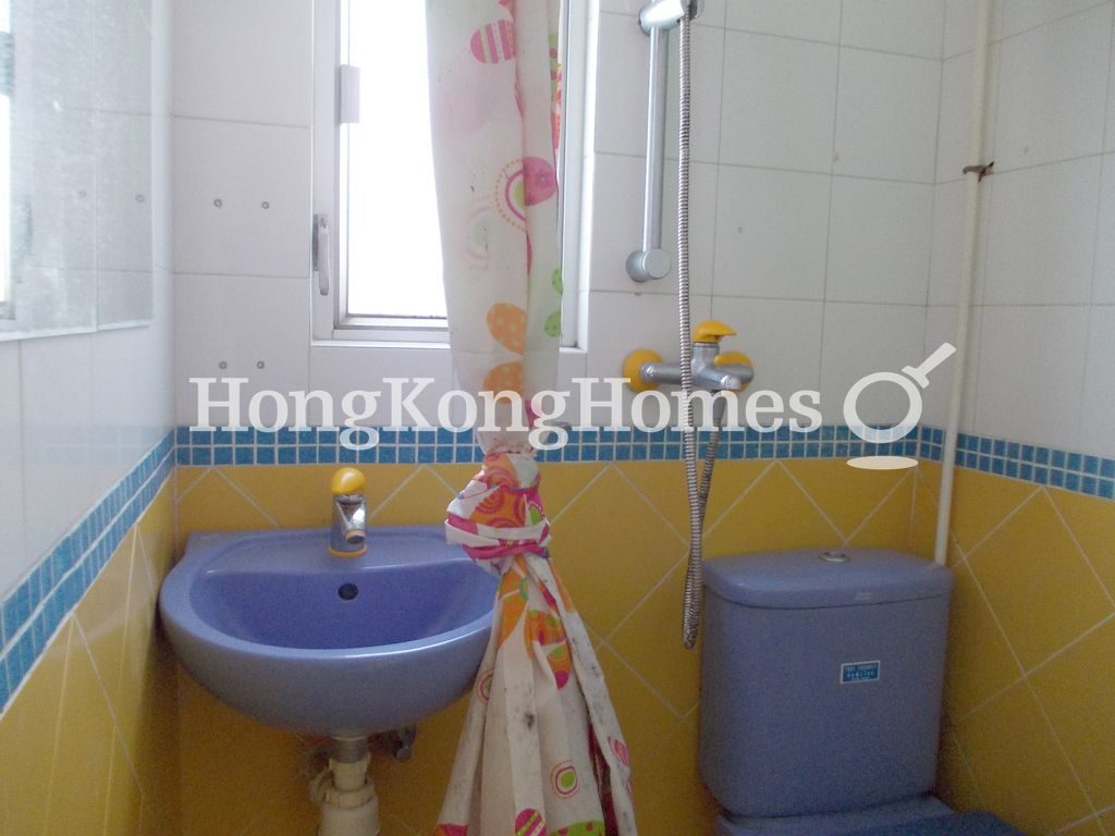 Bathroom — Kelford Mansion, Sheung Wan