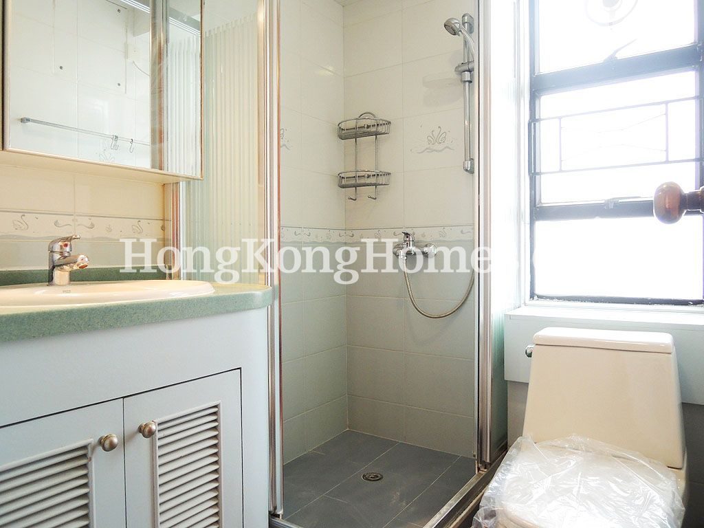 Guest Bathroom — Robinson Heights II, Mid-levels West