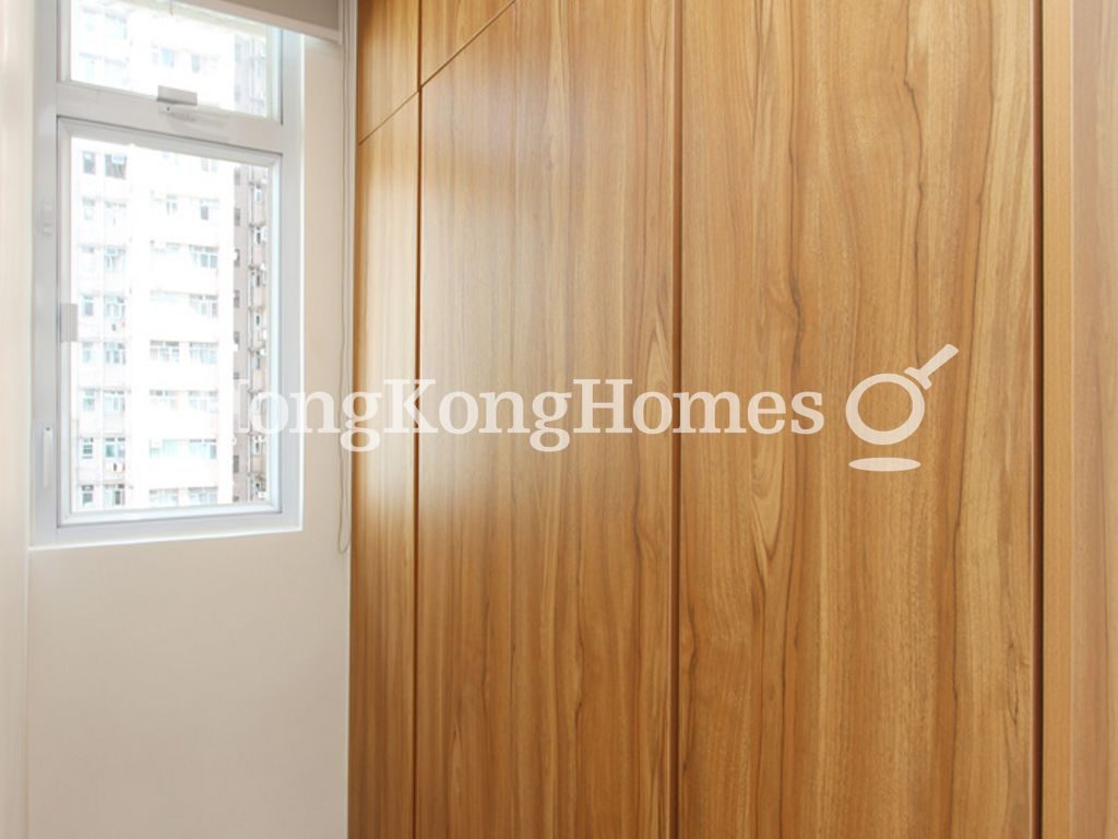 Built-in Wardrobe in Bedroom — Tai Wing House, Sheung Wan