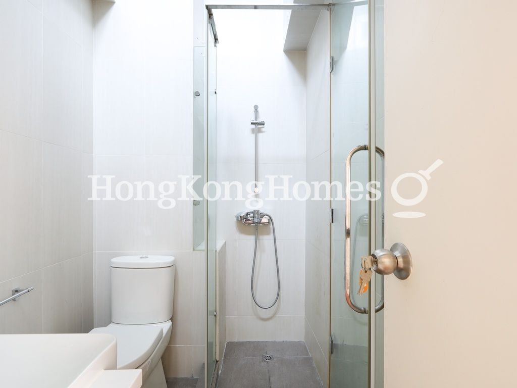 Guest Bathroom — Ruby Chalet, Sai Kung