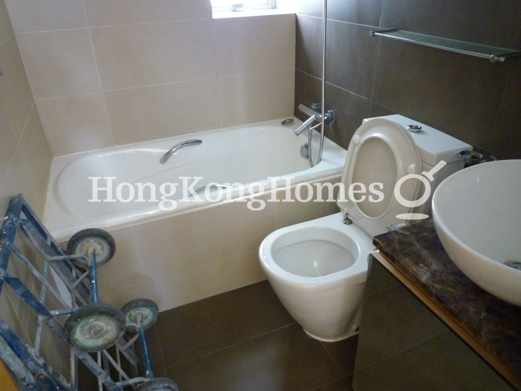 Guest Bathroom — Manrich Court, Wan Chai