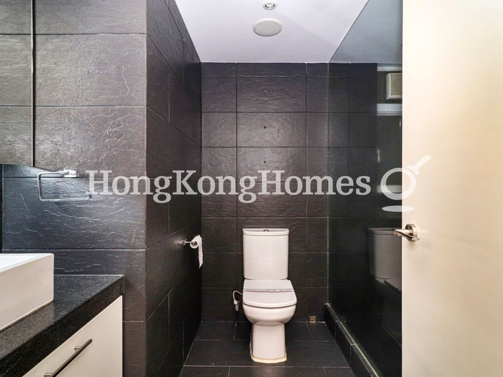 Guest Bathroom — Sze Yap Building, Sai Ying Pun