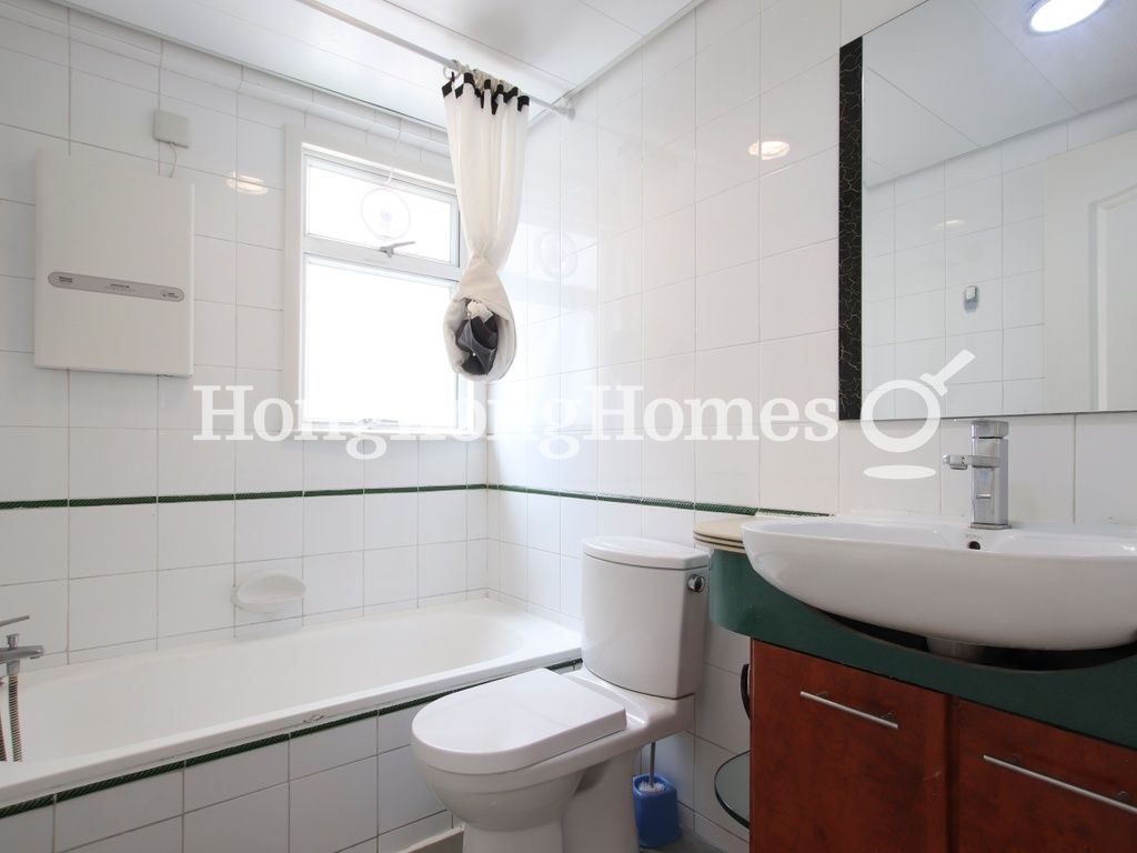 Guest Bathroom — Le Cachet, Happy Valley