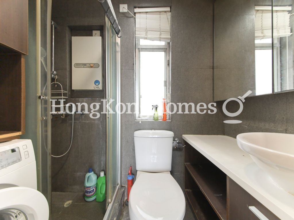 Guest Bathroom — Golden Lodge, Mid-levels West