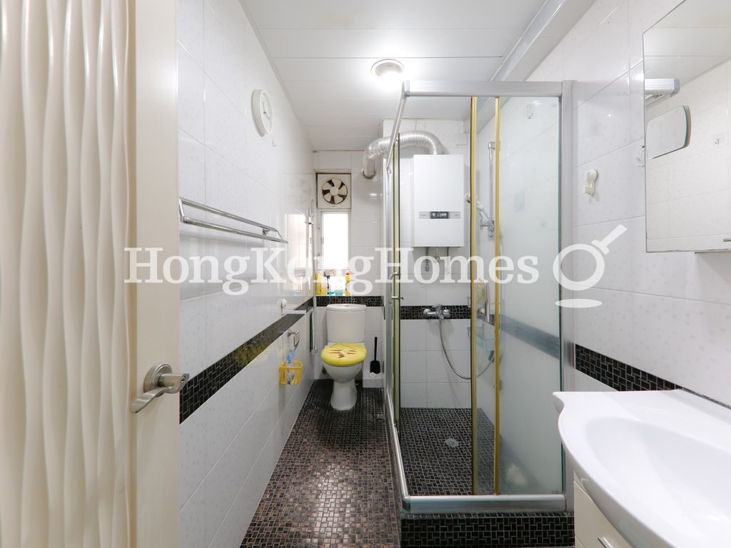 Guest Bathroom — Summit Court - Block D, North Point Hill