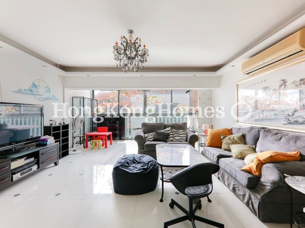Living and Dining Room — Summit Court - Block D, North Point Hill