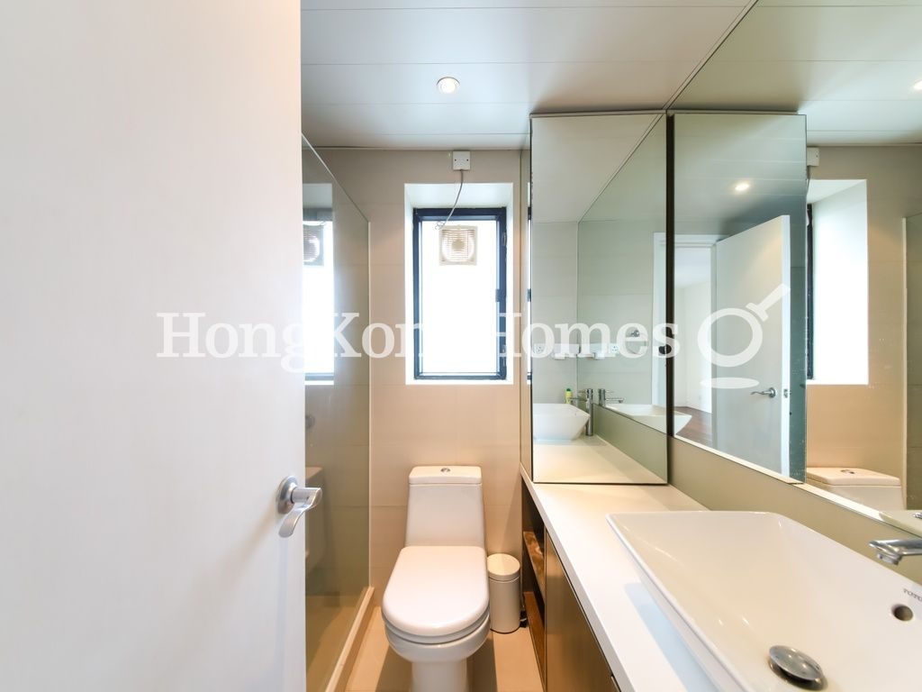 Guest Bathroom — Scenic Rise, Mid-levels West