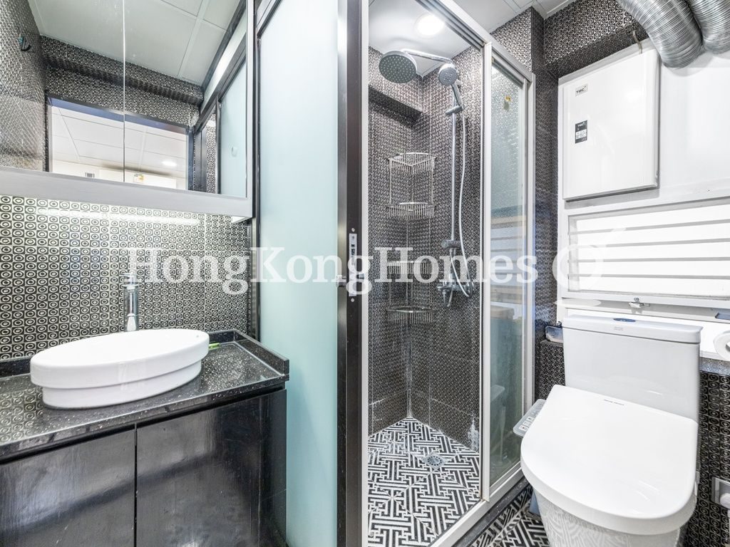 Master Bathroom — Kam Fai Mansion, Mid-levels Central