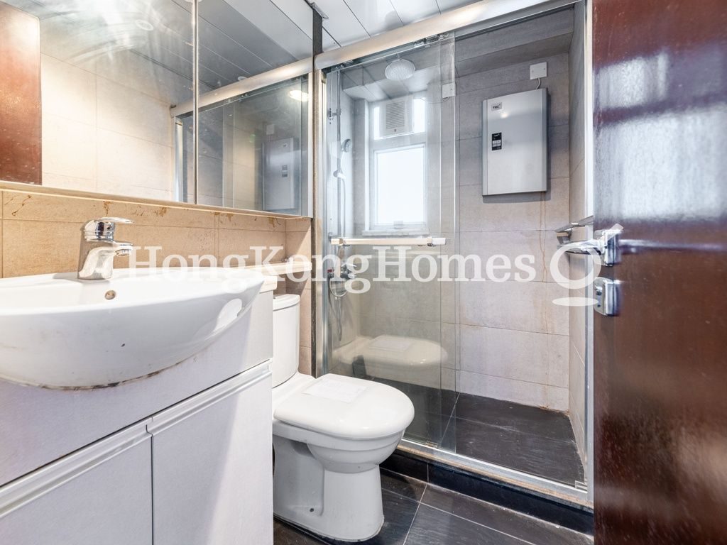 Guest Bathroom — Conduit Tower, Mid-levels West